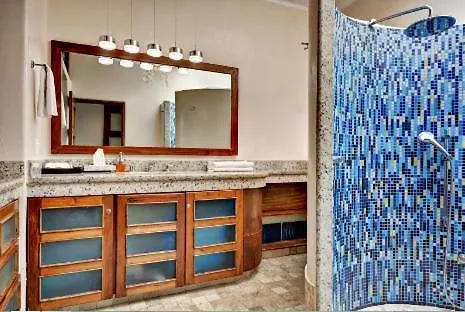 Casa De Playa- Transportation & Cooks Included! Villa Playa del Carmen